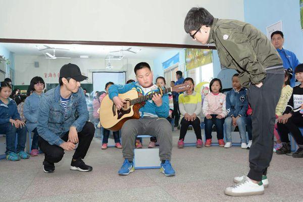 人民日报:《我是歌手》让音乐向着太阳生长