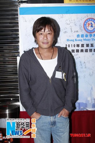 黄秋生黑衣亮相拒谈成龙言论 王杰态度不置可否【图】