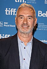 艾默里奇透新片《奇点》讲述人与机器的科幻片