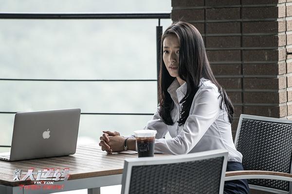 郎月婷爆料杜琪峰：像大家长，吃饭玩手机也管