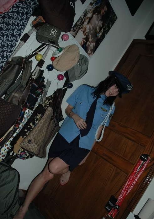 <em>陈冠希</em>新欢表面清纯嗜好重口 制服拍照两不误