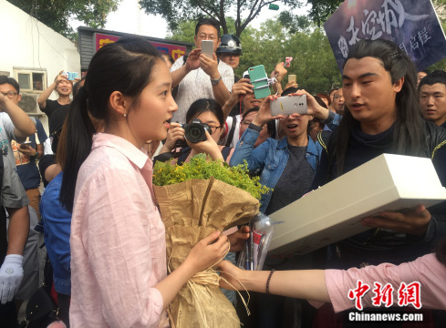 关晓彤：对了数学和语文答案 自我感觉挺好