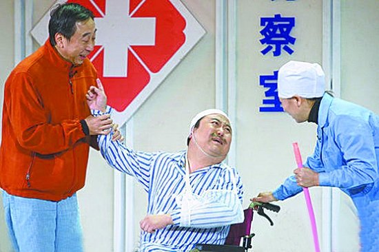 冯巩搭档杨松称可帮人上艺校诈骗100万 今开审