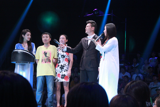 张茹录制《女人公敌》+承诺拍摄爱心微电影