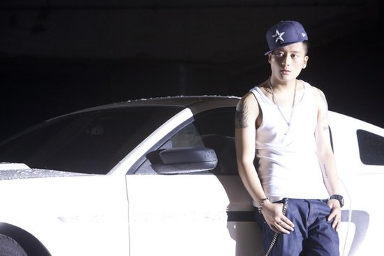 东南《不谈爱情》MV强势登陆 为初恋留下伤痕