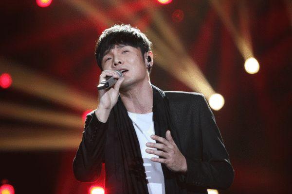 《我是歌手》迎来首位踢馆歌手 李荣浩以一敌六