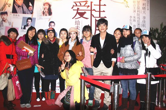 蔡康永力挺李佳航李晟 《爱情短信》首演成功