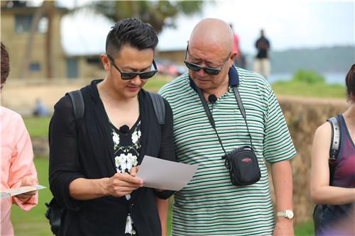 《带着爸妈2》印小天秀英语 沟通难惨遭垫底