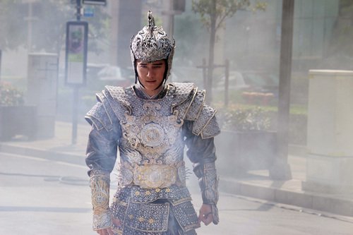 疑似《轩辕剑》大结局照 靖仇小雪穿越现代