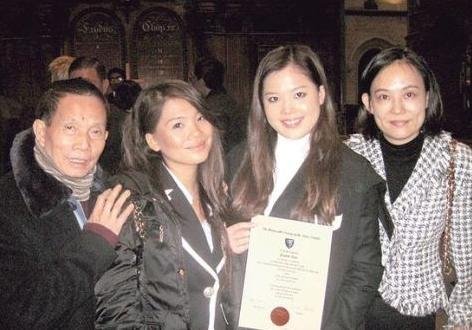 刘家良病逝 妻子翁静晶为亡夫购15个骨灰龛