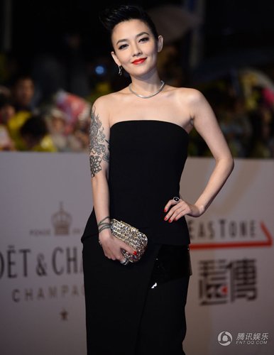 金马奖红毯:林志玲秀美胸