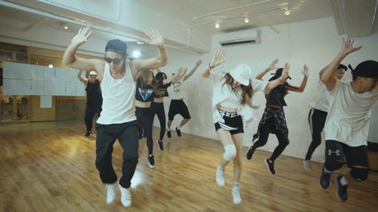 陈伟霆新歌《W企划》获好评 上线12小时破千