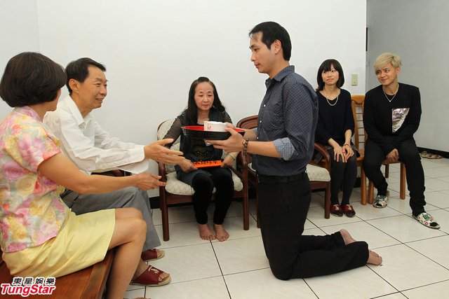 罗志祥巡演明年回归台湾 陪男歌迷到女家提亲 