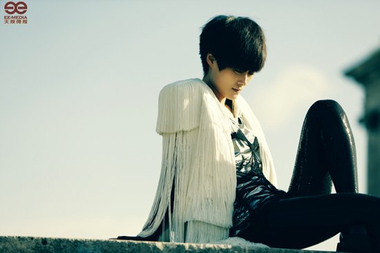 李宇春新歌引发青年共鸣 《人民日报》发文引