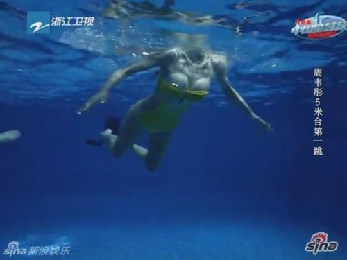 周韦彤跳水疑走光爆乳 实景镜头全纪录(组图)