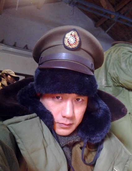 《夜隼》严冬不停工 黄觉微博新封秋裤烈士_