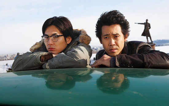 日本:《泡吧侦探》夺冠 《蓝精灵》票房不力