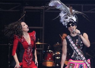 张惠妹个唱终场演出 王力宏变身原住民助阵(图)