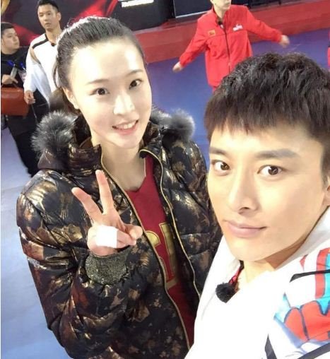 贾乃亮秒变粉丝求合照 贾乃亮秒变粉丝求合照