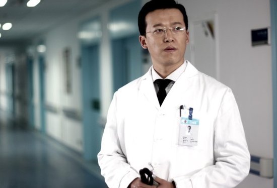 《医者仁心》央八将播 硬汉郭昊伦演绎白衣天使