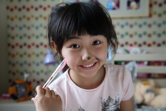 《情感战争》天津热拍正酣 张子枫片场过六一