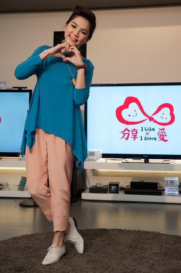 Ella出席影像展 现场分享幸福心情鼓励追梦成功