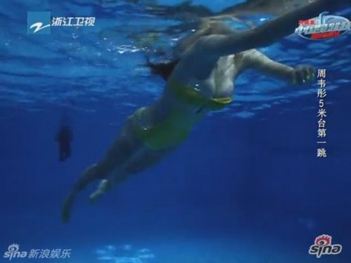 周韦彤跳水疑走光爆乳 实景镜头全纪录(组图)