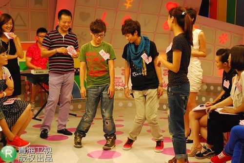 代悦扭臀李慧玩飞吻 原来都是妖娆小女人(图)