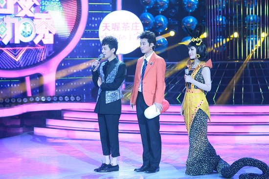 《大咖秀》谢娜扮蛇精 王祖蓝挑战演唱《等待