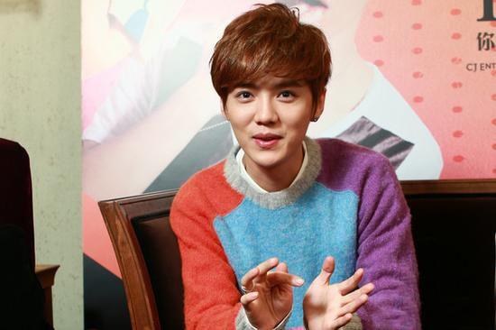 鹿晗谈偶像周杰伦:听他歌长大 但应该不认识我