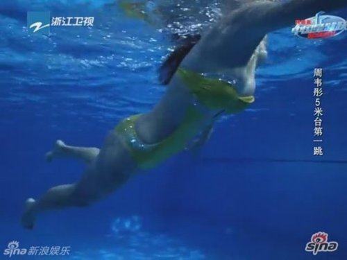 周韦彤跳水疑走光爆乳 实景镜头全纪录(组图)
