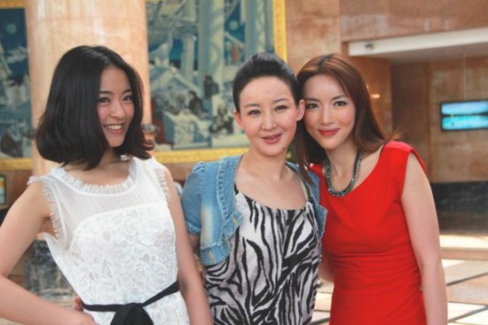 《婆媳拼图》南京开播 买红妹助阵另类宣传