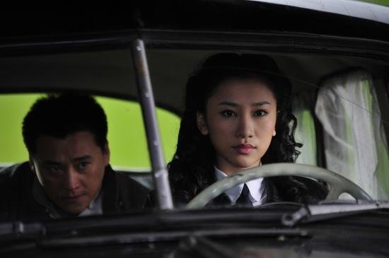 《致命名单》热拍 朱子岩化身亮丽<em>女特务</em>_娱