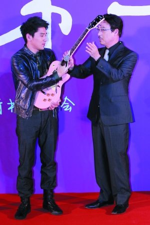 赵树海真扇赵又廷耳光喊心痛 《第一次》演父子—teng