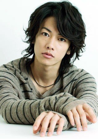 佐藤健首次主演日剧《Q10》 恋上机器人女孩