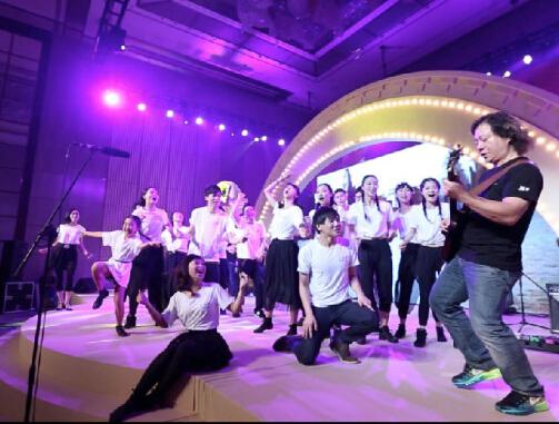 音乐剧《上海滩》拒绝伴奏带 乐队现场演奏