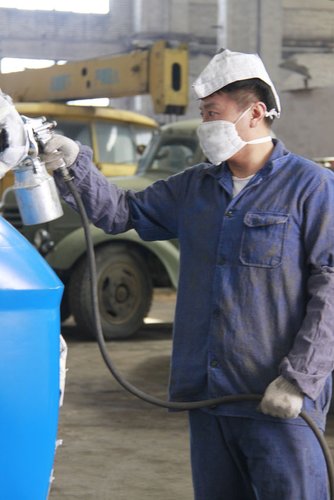 《兄弟车行》取景老厂房 房子斌不惧恶劣条件