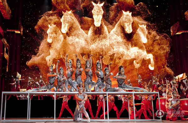 春晚亮点槽点齐飞:小彩旗转圈被遗忘成最大败