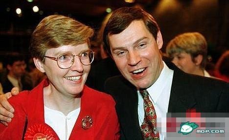 台湾女星赖滢羽457张淫照堪比迷奸全球震惊艳