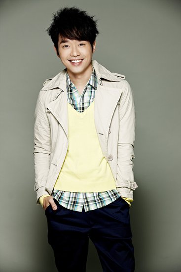 张栋梁新碟活动启动 《别再惊动爱情》引热潮