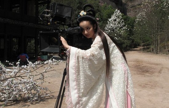 《后宫》花絮曝光 吕一玩穿越成明朝给力摄影