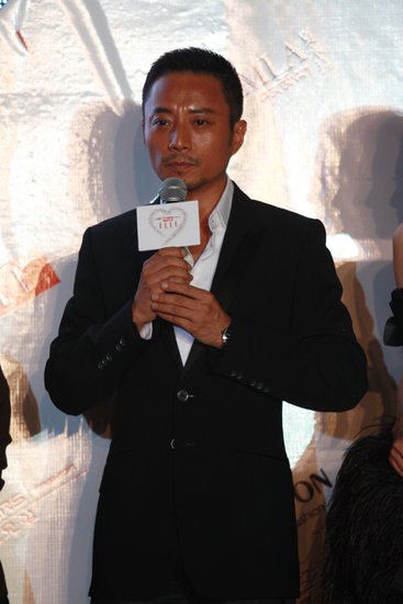 吴宇森,张涵予同台 张涵予 腾讯娱乐讯 《赤壁》之后,关于吴宇森导演