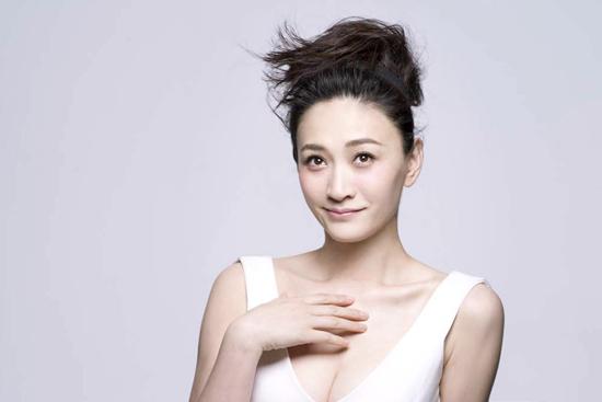 “资深宅女”级女星李小冉 在家最爱养生打游戏