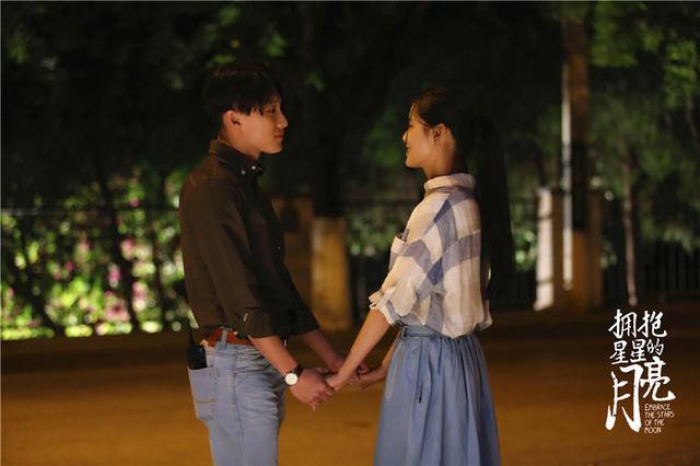 文娱资讯    辛芷蕾饰演夏明月    >>>点击进入腾讯视频,观看《拥抱