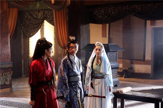 《昏君》《太傅》杀青 苑乔张峰签约坏小弟