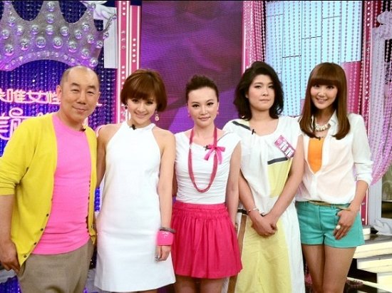 李佳璐现身<em>美丽俏佳人</em>时尚头型彰显贵族气质_