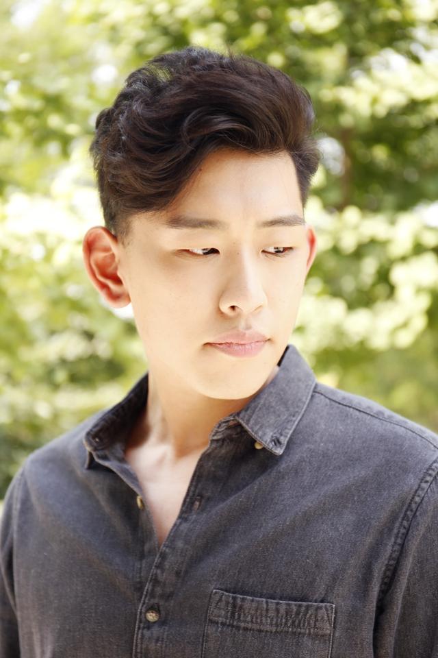 蔡照陈秋实将发写真集 用心演绎“两小无猜”