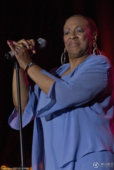 黑人女歌手Marva Whitney因病去世 享年68岁