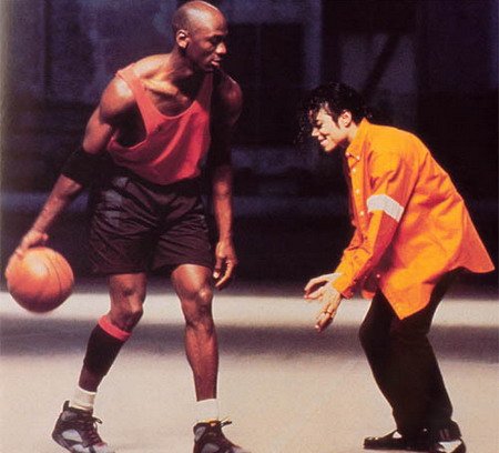迈克尔·杰克逊签名篮球 澳门拍出160万高价