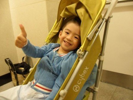 lucas与弟弟亲密合照曝光 张柏芝大玩自拍【图】